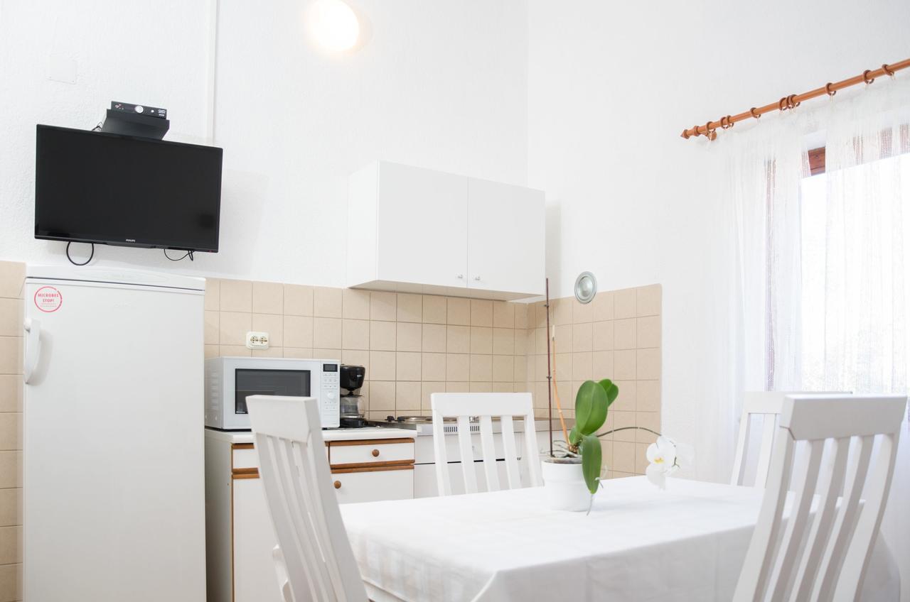 Apartments Sanja スィビニ・クルンポスキ エクステリア 写真
