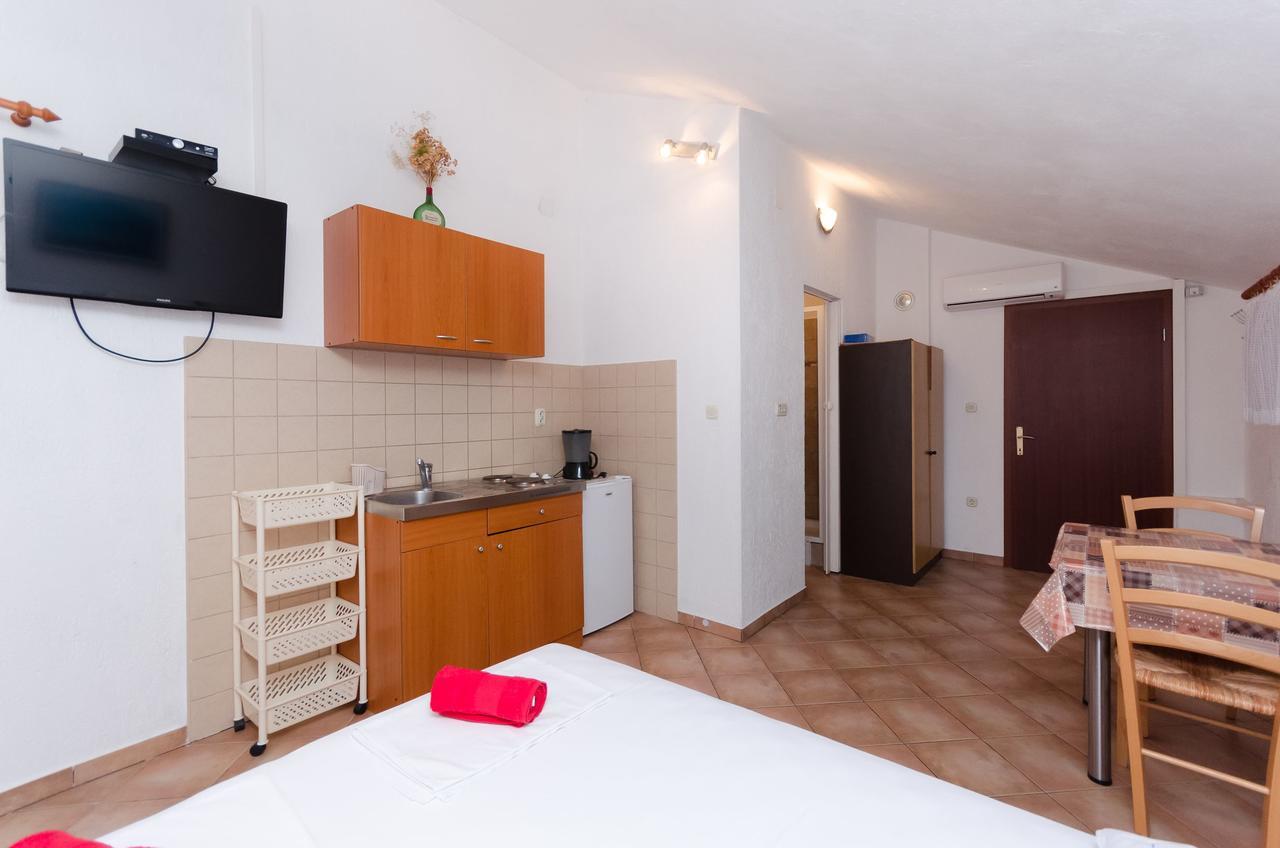 Apartments Sanja スィビニ・クルンポスキ エクステリア 写真